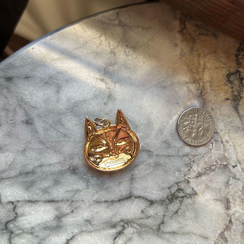 CHANEL CC Pink Cat Logo Charm - Picture 3 of 3